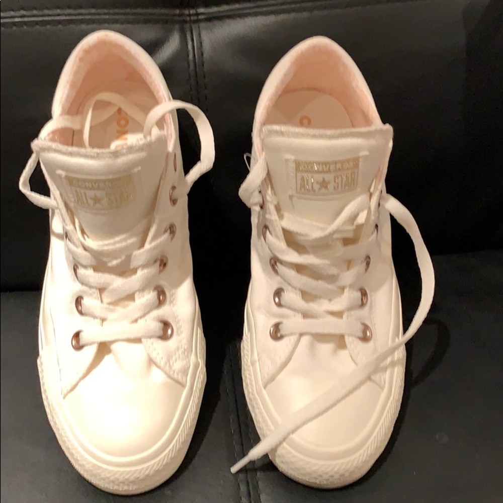 New- Converse Egret size 8 women’s